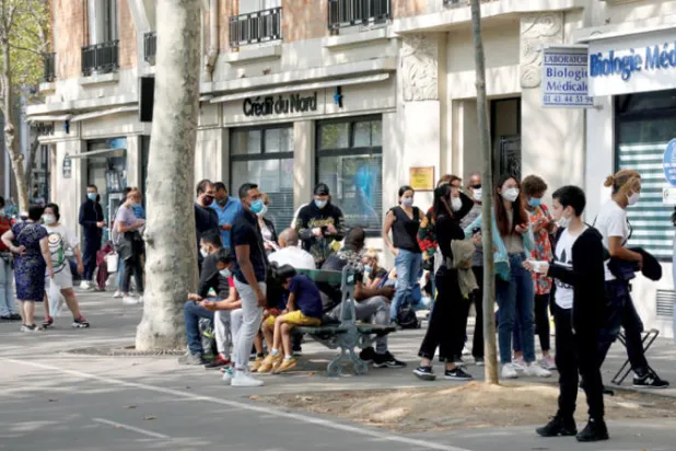 «لقاء الفيروسيْن» ينذر بشتاء أوروبي عصيب