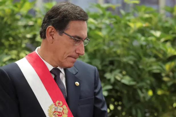 برلمان بيرو يصوّت على بدء إجراءات عزل الرئيس