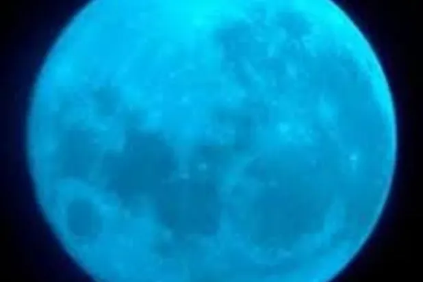 ما هي ظاهرة «القمر الأزرق» المتوقع حدوثها في أكتوبر المقبل؟