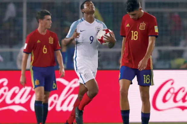 بريوستر لعب دوراً بارزاً في فوز المنتخب الإنجليزي بكأس العالم تحت 17 عاماً (رويترز)