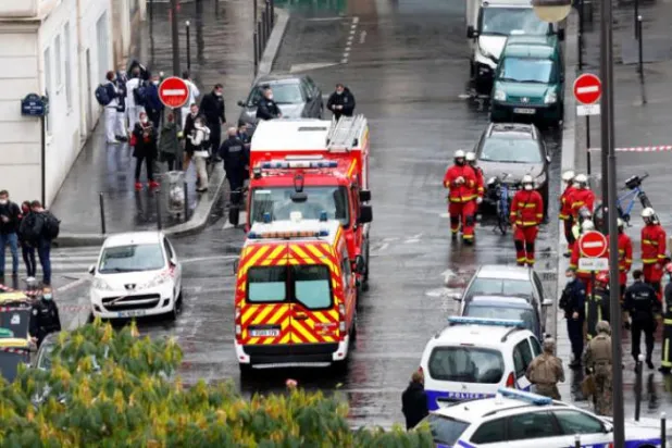 پیرس میں چھری کے ذریعہ ہوا دہشت گردانہ حملہ