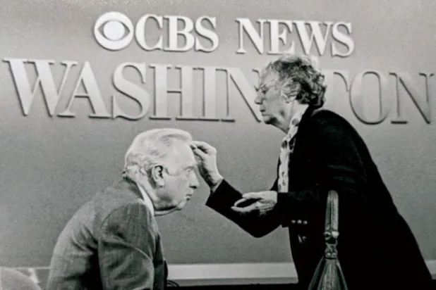 كان من بين عملائها مذيع التلفزيون والتر كرونكايت (نيويورك تايمز)