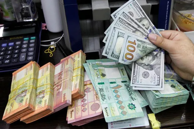 لبنان يسمح بتحويل دولارات للطلاب في الخارج بسعر الصرف الرسمي