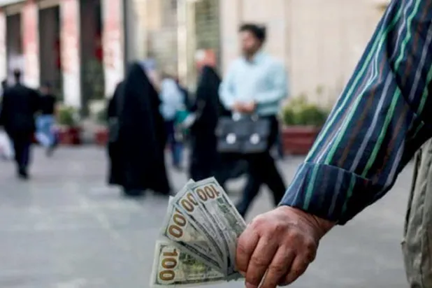 تراجع الريال الإيراني إلى مستوى قياسي مع ترقب الانتخابات الأميركية
