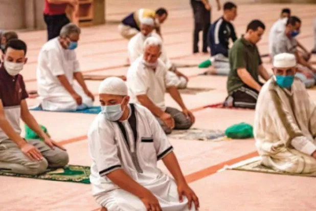 Fas halkı, daha fazla caminin açılması ve cuma namazlarının camilerde kılınmasını istiyor