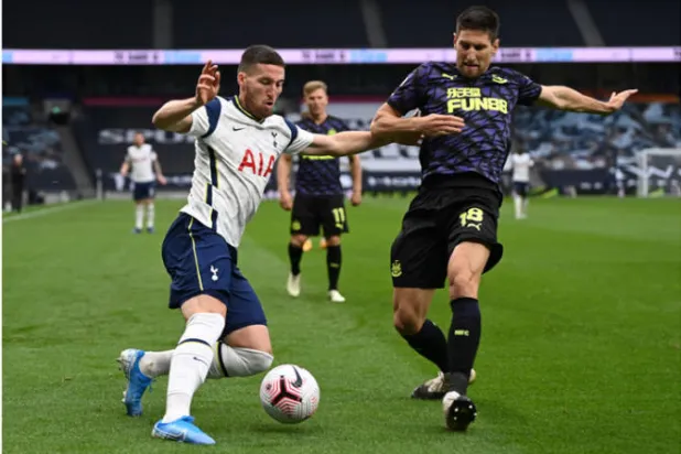 دوهرتي... أعلن عشقه لآرسنال ثم انضم إلى غريمه اللدود توتنهام