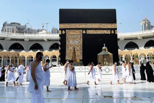 عمرة ناجحة في أول أيام استئنافها