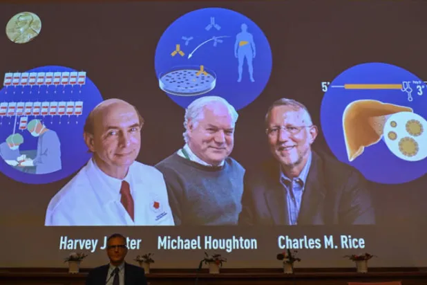 «نوبل» الطب لبريطاني وأميركيين بفضل «مساهمتهم الحاسمة» ضد التهاب الكبد «سي»