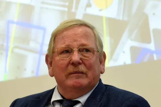 الفائز بـ«نوبل» في الفيزياء بكى فور تلقيه نبأ تكريمه