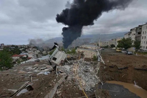 قره باغ میں بڑے پیمانے پر حملے اور اس کی فوج آذربائیجان کی گہرائی میں حملے کر رہی ہے