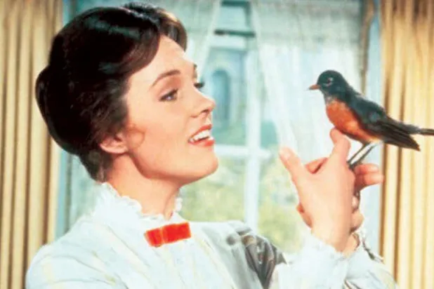 عودة ماري بوبينز... البحث عن المربية التقليدية في العصر الحديث