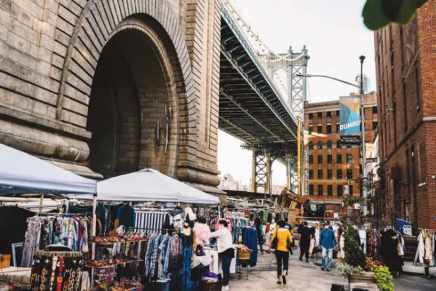 الأسواق في الهواء الطلق تشهد انتعاشاً واضحاً (نيويورك تايمز)