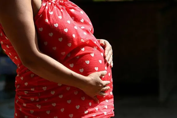 دراسة: الولادة بعد الثلاثين قد تطيل عمر النساء