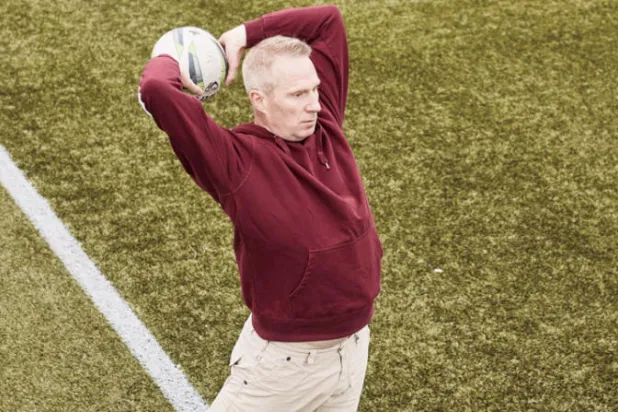 يؤكد غرونيمارك أن غالبية اللاعبين المحترفين لا يعرفون التعامل مع رميات التماس بذكاء (الغارديان)