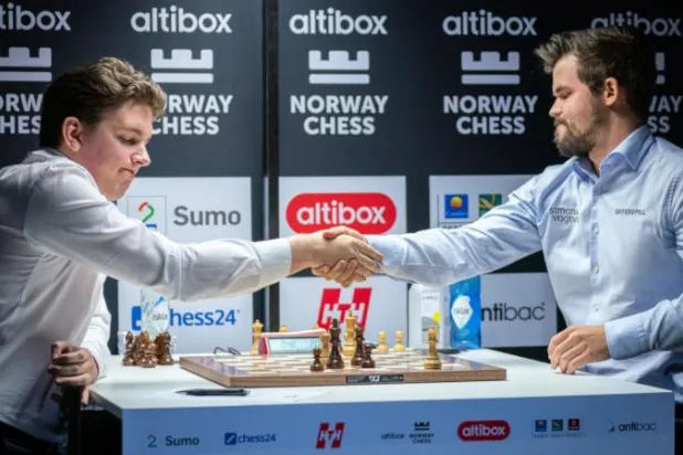 «موزارت الشطرنج» يتلقى أول هزيمة منذ 125 مباراة