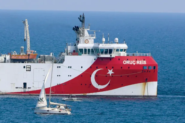 تركيا تشعل فتيل التوتر مجدداً بإعادة «أوروتش رئيس» إلى شرق المتوسط