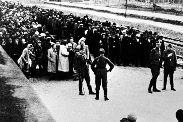 Dikenli tellerden yapay zekaya toplama kampları