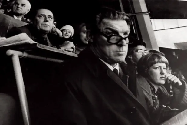 جولي ويلش... أول كاتبة مختصة بكرة القدم في عالم الصحافة