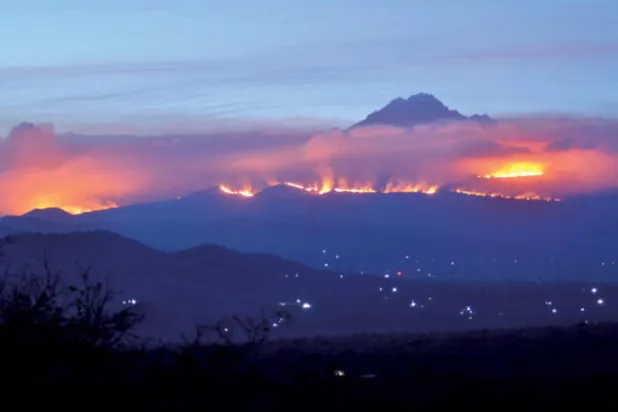 حرائق منحدرات «كليمنجارو» تهدد التنوع البيئي في المنطقة