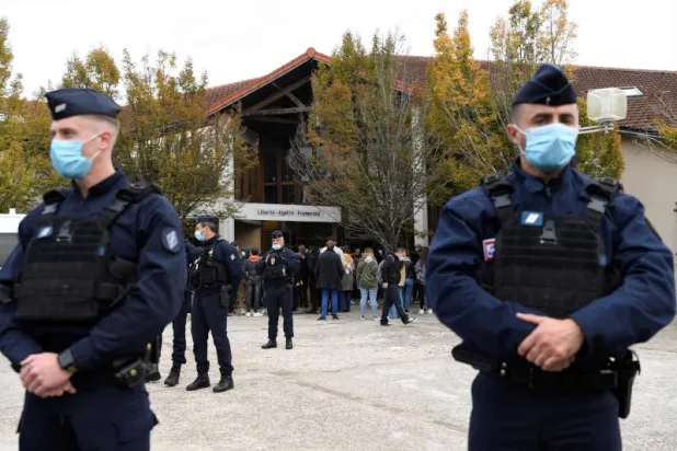 تظاهرات مرتقبة في أنحاء فرنسا بعد جريمة قتل مدرّس