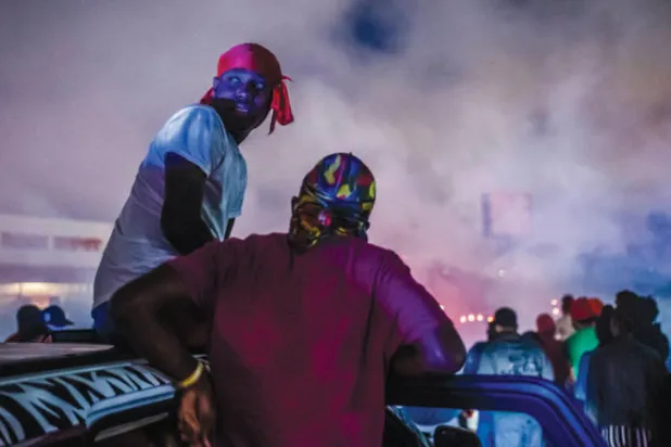  استعراض السيارات المعدلة يجذب المشاهدين والمشاركين (نيويورك تايمز) 