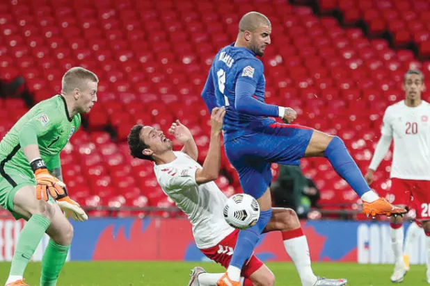 بيكفورد يتابع بينما ووكر يتسبب في ركلة جزاء لمنتخب الدنمارك... اللاعبان فشلا في استعادة مستواهما في مونديال روسيا (الغارديان)