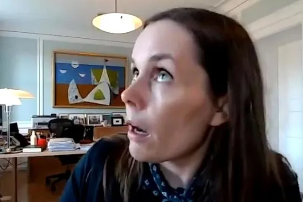 بالفيديو... زلزال قوي يضرب أيسلندا خلال مقابلة مباشرة لرئيسة وزراء البلاد