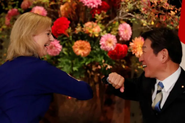 بريطانيا تدشن عصر «ما بعد بريكست» باتفاقية تجارية مع اليابان