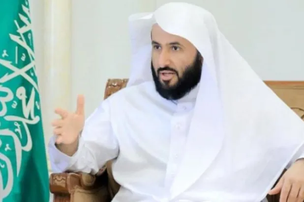 وزير العدل السعودي يوجه بتعيين 100 كاتبة عدل