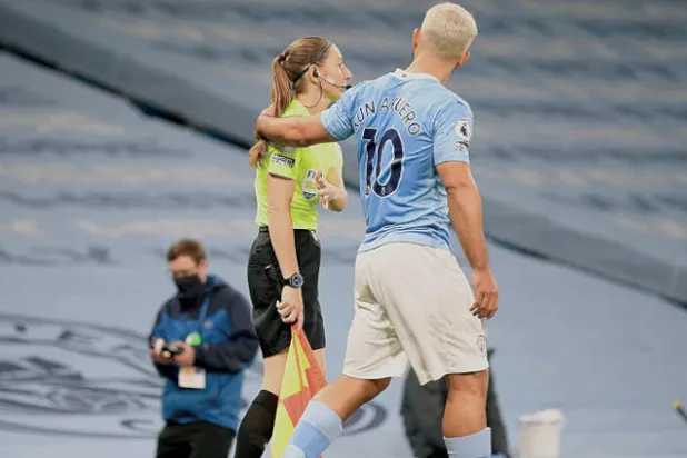 ما فعله أغويرو مع سيان ماسي ـ إليس لم يكن جيداً... فقط اسألوا أي امرأة