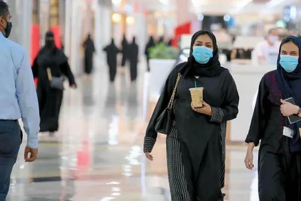 السعودية تشدد على التزام الكمامات وعدم التهاون تحسباً لموجة ثانية