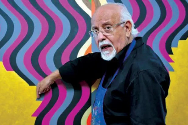 محمد المليحي مع إحدى لوحاته