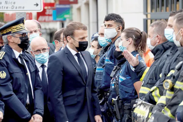 ماكرون يدعو الفرنسيين إلى «عدم الاستسلام لشعور الرعب» بسبب العمليات الإرهابية