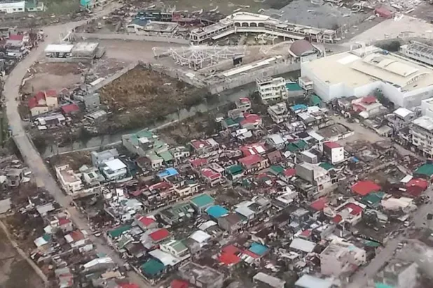 20 قتيلاً في إعصار قوي ضرب الفلبين