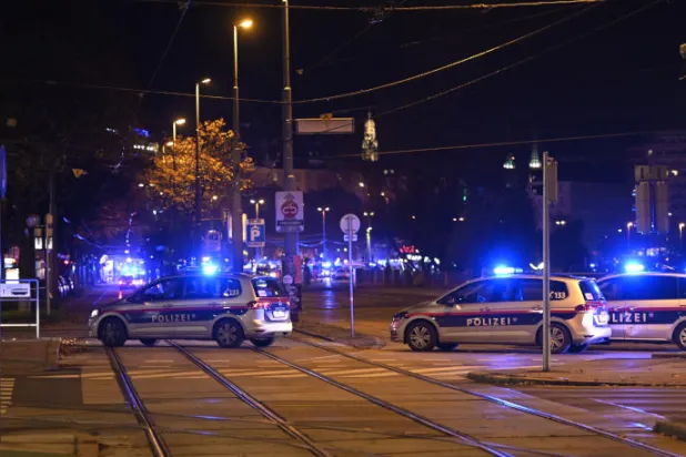 السعودية تدعو مواطنيها في فيينا لتوخي الحذر والبقاء بمساكنهم