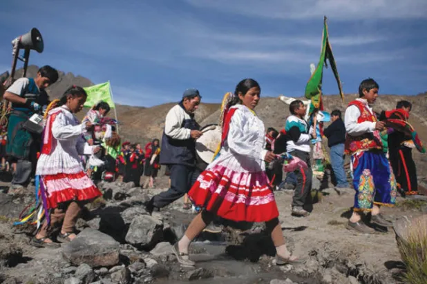 الحجاج يملأون مسارات وادي سيناكارا 