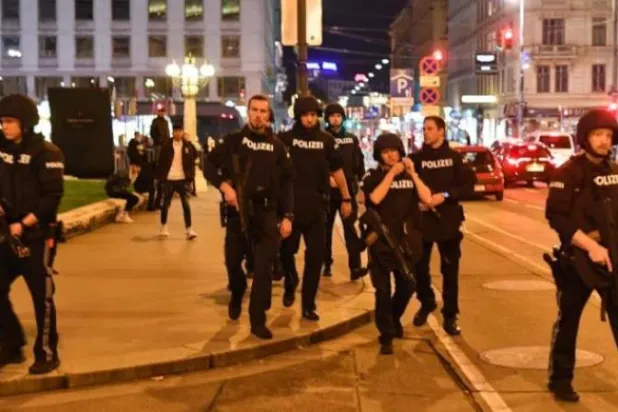 النمسا تأمر بإغلاق «المساجد المتطرفة» بعد اعتداء فيينا