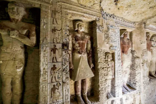 مدخل المقبرة