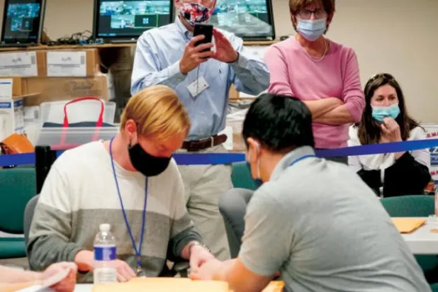 Ordu mensupları ve yurtdışındaki ABD'li seçmenlerin oyları fark yaratacak mı?