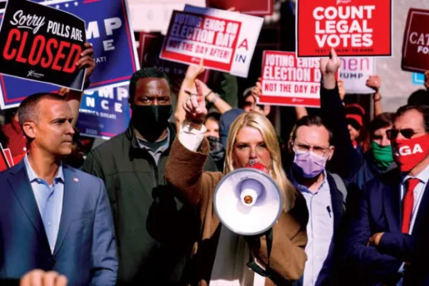 بائیڈن صدارت کے قریب پہنچ رہے ہیں اور ٹرمپ مقدمے کی سماعت کی کوشش کررہے ہیں