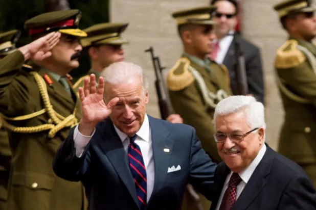 الفلسطينيون يتنفسون الصعداء برحيل ترمب