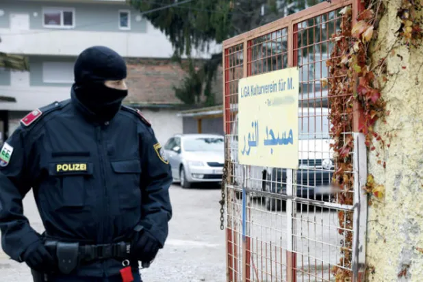 النمسا: مداهمات تطال 60 مقراً لـ«الإخوان» و«حماس»
