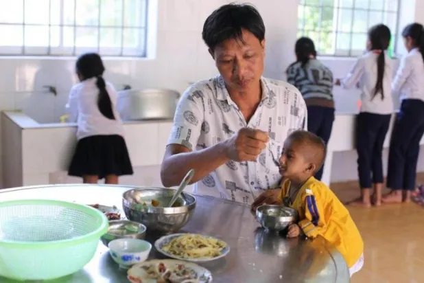 وزنه 3.9 كيلوغرام... وفاة أصغر شخص حجما في فيتنام