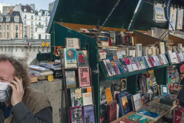 باعة الكتب القديمة على ضفاف السين يحاولون تفادي النهاية غير السعيدة