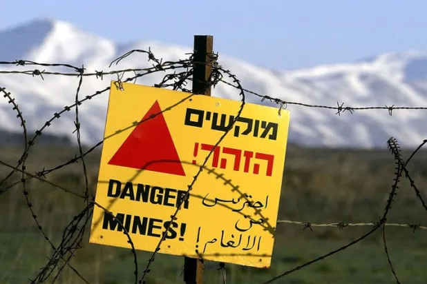 تل أبيب تحذر دمشق بعد تفكيك «حقل ألغام» في الجولان