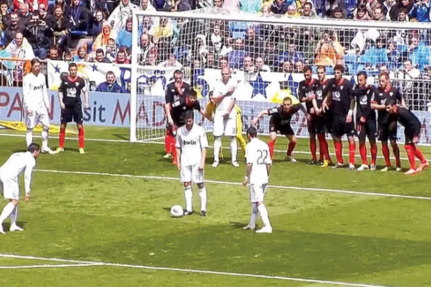 متعة الحصول على ركلة حرة غير مباشرة داخل منطقة الجزاء