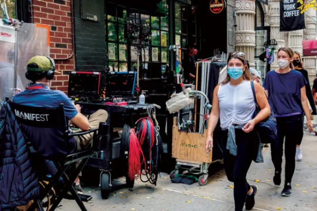 من بين 80 عملاً كان مخططاً تصويرها في شوارع نيويورك يجري الآن تصوير 35 عملاً (نيويورك تايمز)