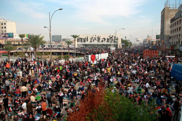 الصدريون يبدأون الحملة الانتخابية مبكراً بصلاة موحدة