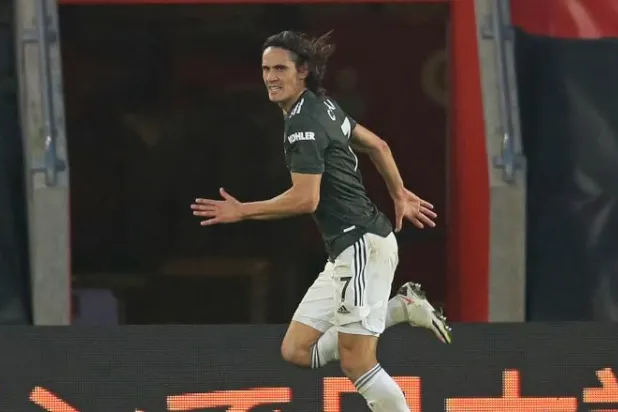 كافاني مهاجم مانشستر يونايتد يخضع للتحقيق بسبب منشور «عنصري»