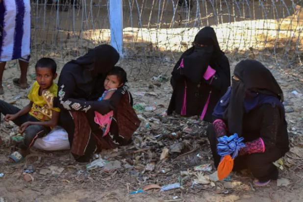 بنغلاديش تنقل اللاجئين الروهينغا إلى «جزيرة الأعاصير والفيضانات»